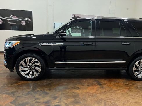 Used 2022 Lincoln Navigator L Reserve image 6
