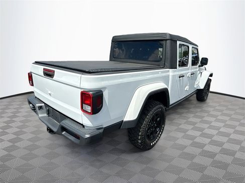 Used 2022 Jeep Gladiator Willys image 8