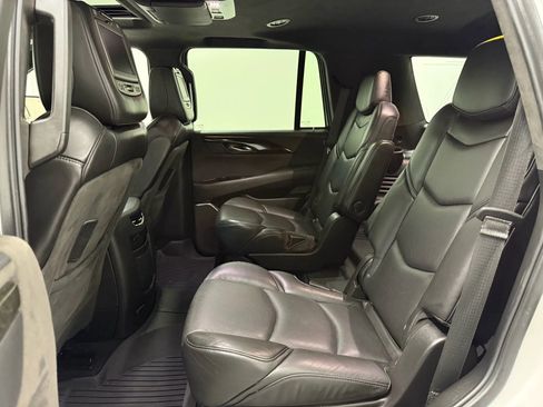 Used 2019 Cadillac Escalade Platinum image 36