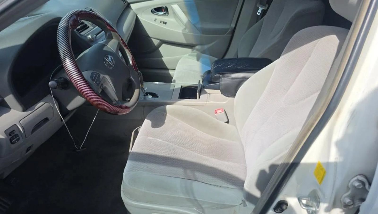 Used 2011 Toyota Camry LE FWD image 5