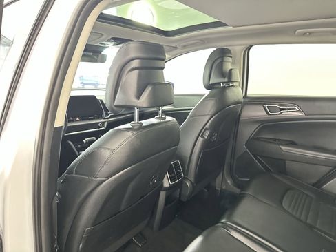 Used 2025 Kia Sportage SX image 28
