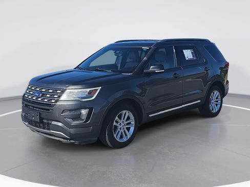 Used 2016 Ford Explorer XLT w/ Equipment Group 202A image 7