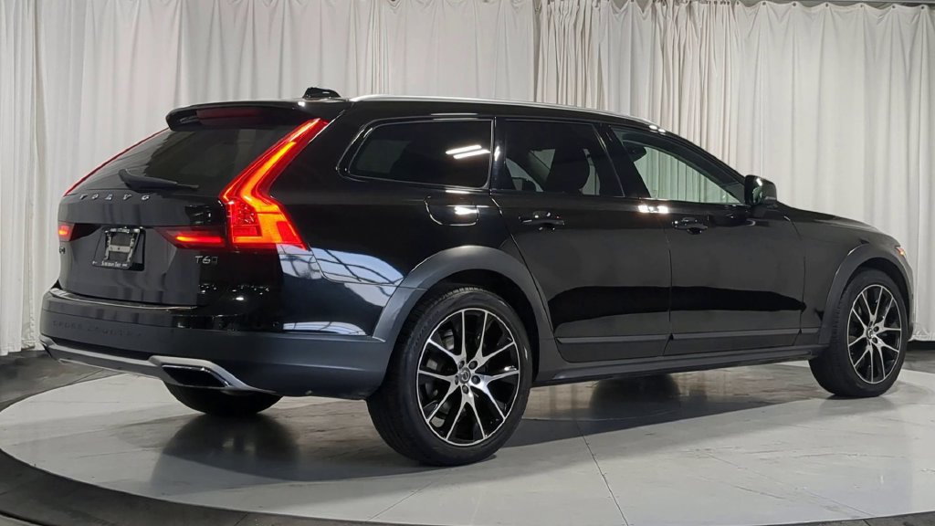 Used 2018 Volvo V90 T6 Cross Country w/ Convenience Package AWD/4WD image 9