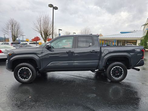 Used 2024 Toyota Tacoma TRD Off-Road image 29