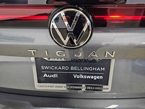 New 2025 Volkswagen Tiguan SE image 16