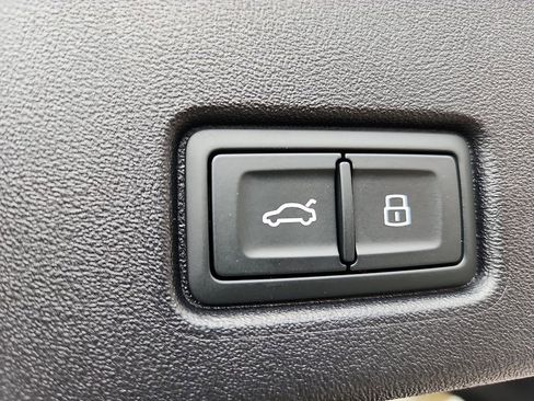 Used 2024 Audi Q4 e-tron Premium Plus image 34