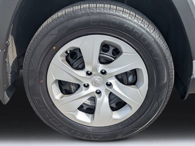 Used 2024 Toyota RAV4 LE FWD image 11