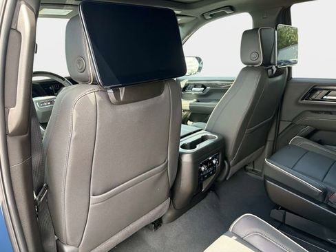 New 2026 GMC Yukon Elevation image 12