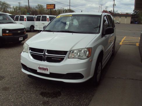 Used 2015 Dodge Grand Caravan SE w/ Quick Order Package 29E SE FWD image 4