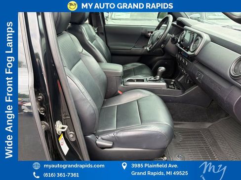 Used 2018 Toyota Tacoma TRD Off-Road AWD/4WD image 25