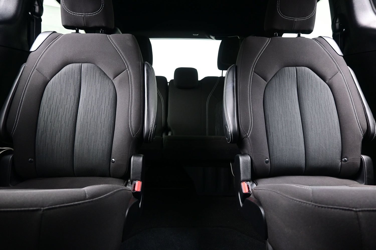 Used 2024 Chrysler Pacifica Touring FWD image 19
