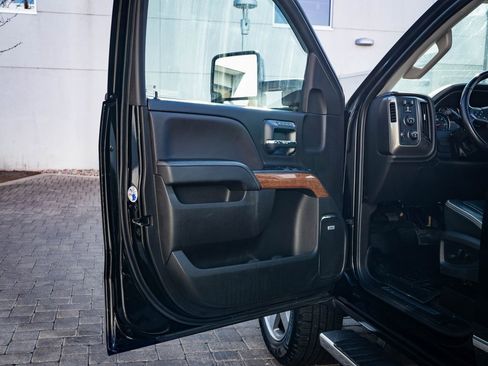 Used 2018 Chevrolet Silverado 2500 High Country image 30