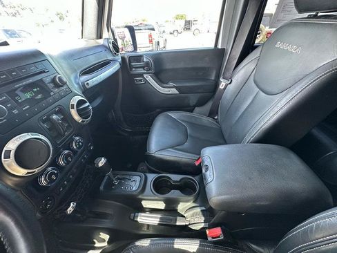 Used 2018 Jeep Wrangler Unlimited Sahara AWD/4WD image 20