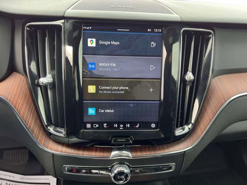 Used 2023 Volvo XC60 B5 Plus image 22