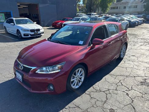 Used 2013 Lexus CT 200h w/ Premium Pkg w/Navigation FWD image 9
