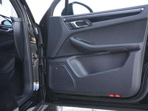 Certified 2026 Porsche Macan AWD/4WD image 24