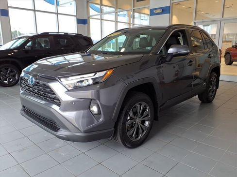 Used 2023 Toyota RAV4 XLE Premium image 7