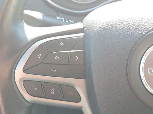 Used 2019 Jeep Cherokee Limited FWD image 38