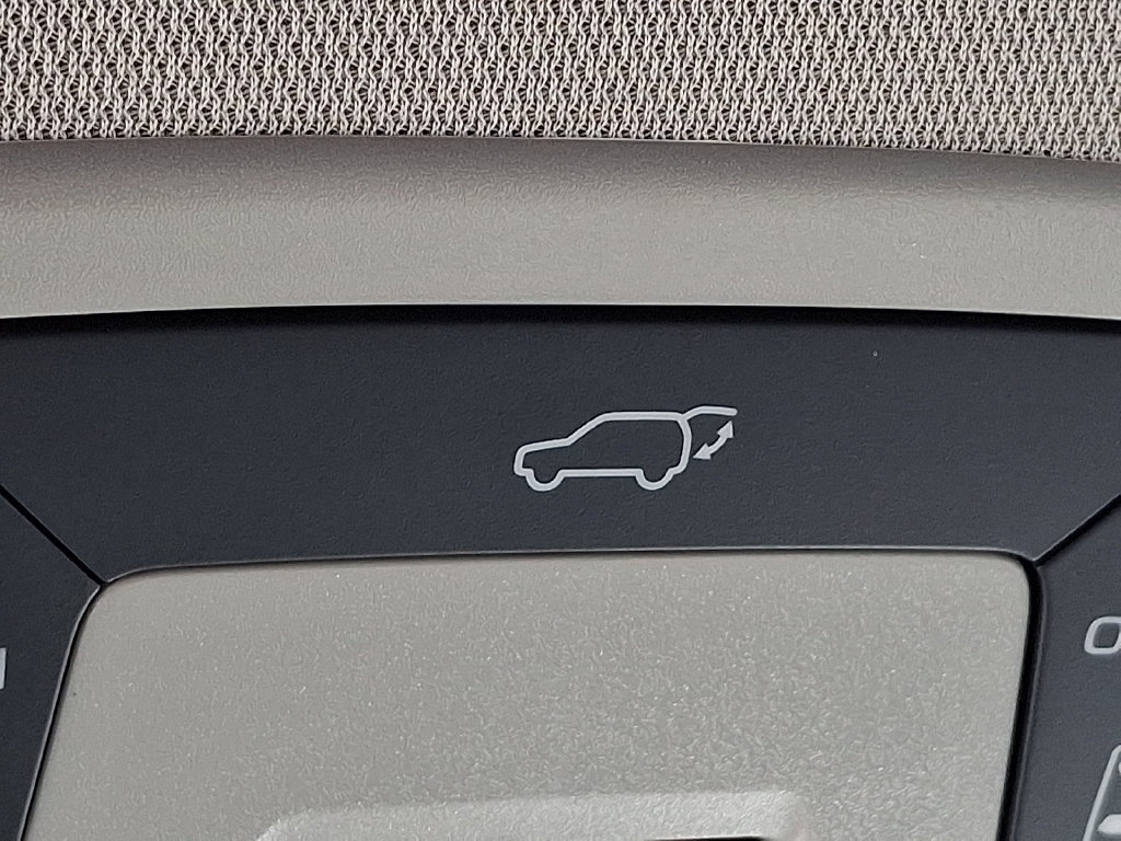 Certified 2025 Toyota Sienna XLE FWD image 34