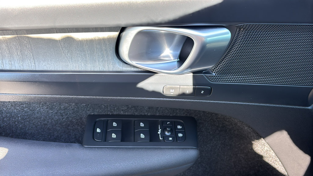 Certified 2024 Volvo XC40 B5 Plus w/ Climate Package AWD/4WD image 13