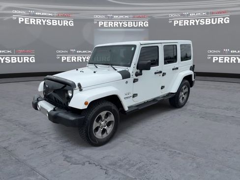 Used 2016 Jeep Wrangler Unlimited Sahara w/ Connectivity Group AWD/4WD image 4
