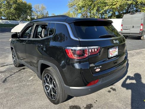 Used 2024 Jeep Compass Limited image 8