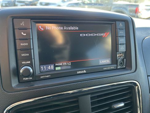 Used 2018 Dodge Grand Caravan SE w/ UConnect Hands-Free Group image 21