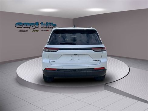 Certified 2023 Jeep Grand Cherokee Limited w/ Black Appearance Package image 4