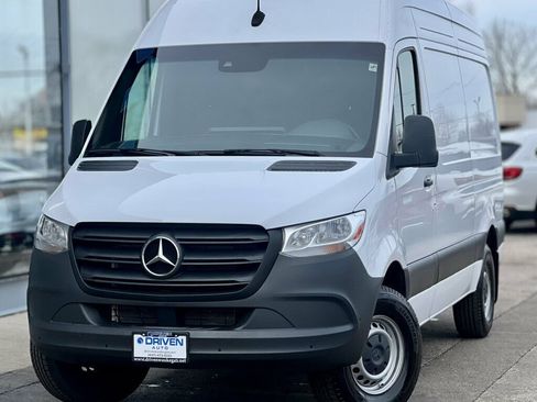 Used 2024 Mercedes-Benz Sprinter 2500 w/ Parking Package image 28