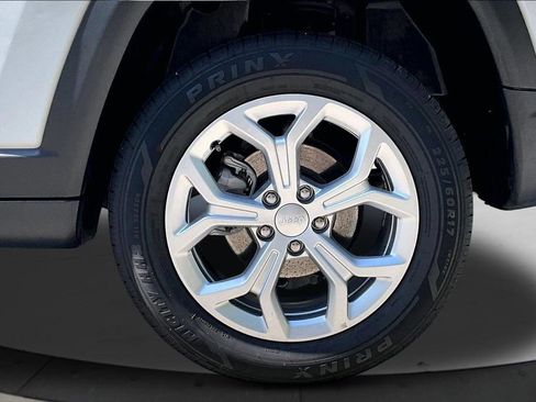 Used 2024 Jeep Compass Latitude AWD/4WD image 35