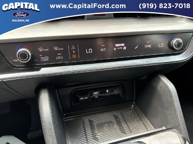 Used 2025 Kia Sportage EX w/ Premium Package FWD image 30