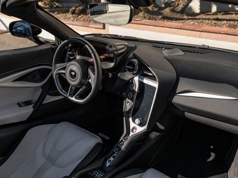 Used 2024 McLaren 750S Spider image 10