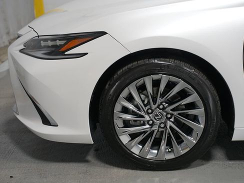 Used 2024 Lexus ES 350 Ultra Luxury w/ Accessory Package (Z2) image 5