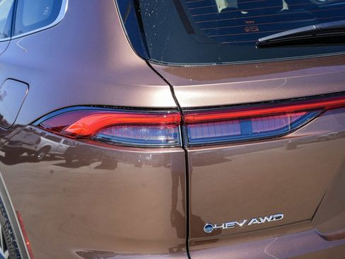 New 2025 Toyota Crown Signia Limited image 10