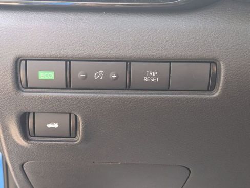 Used 2025 Nissan Sentra SV image 16