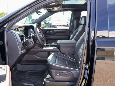 New 2026 GMC Yukon AT4 Ultimate AWD/4WD image 9