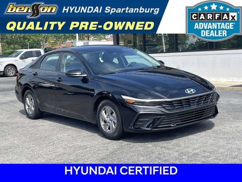 Certified 2025 Hyundai Elantra SE FWD image 1