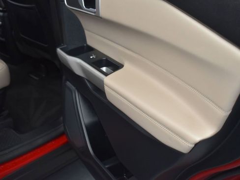 Used 2020 Ford Explorer XLT w/ Equipment Group 202A image 12