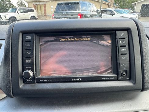 Used 2010 Volkswagen Routan SEL Premium FWD image 15