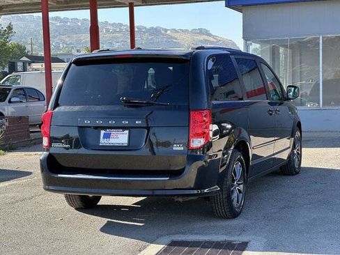 Used 2017 Dodge Grand Caravan SXT image 6