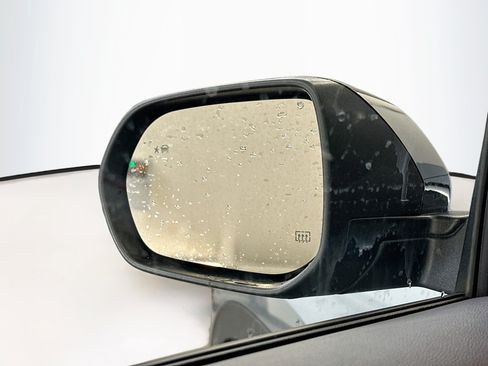Used 2025 Chevrolet Traverse LT AWD/4WD image 16