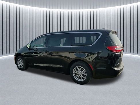 New 2026 Chrysler Pacifica Select image 14