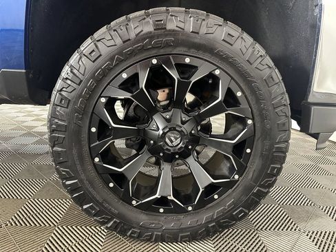 Used 2017 Chevrolet Silverado 1500 LT w/ All Star Edition AWD/4WD image 29