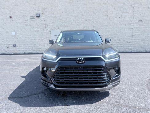 Used 2025 Toyota Grand Highlander AWD image 7