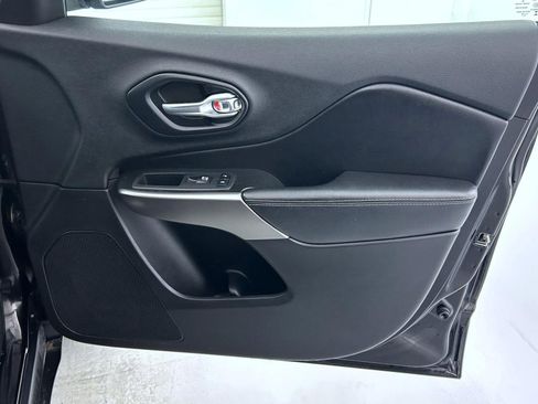 Used 2019 Jeep Cherokee Limited AWD/4WD image 16