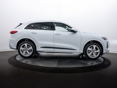 Certified 2025 Audi Q5 Premium Plus w/ Premium Plus image 3