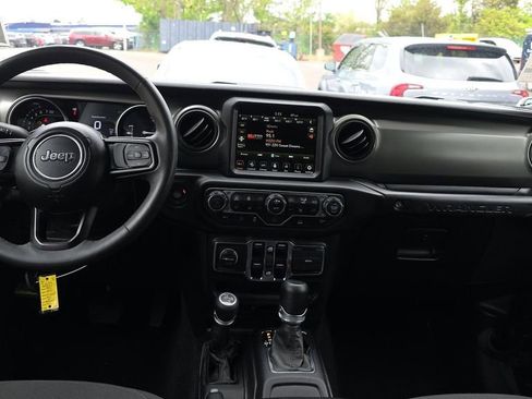 Used 2023 Jeep Wrangler Unlimited w/ Sun & Screen Package AWD/4WD image 6
