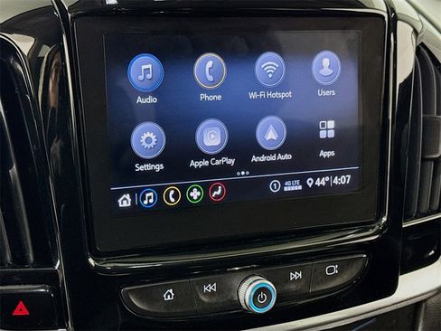 Used 2020 Chevrolet Traverse LT image 12