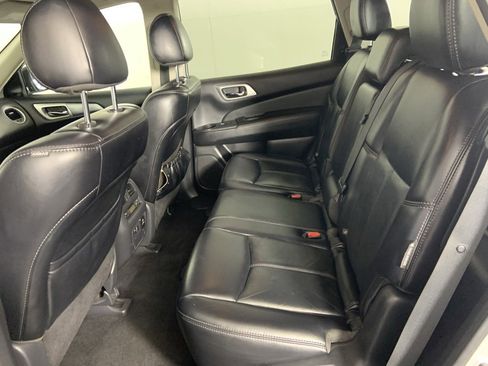 Used 2019 Nissan Pathfinder SL image 18