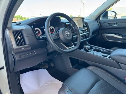 Used 2024 Nissan Pathfinder Platinum AWD/4WD image 22